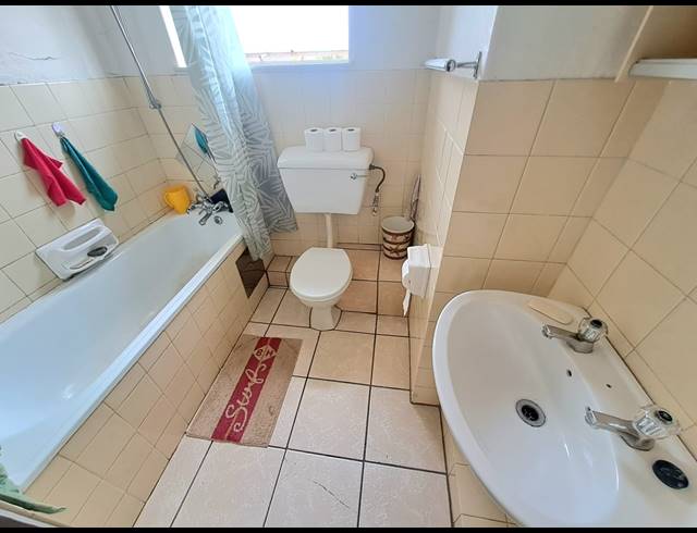 3 BEDROOM FLAT FOR SALE IN THREE RIVERS